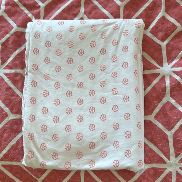 Trina Turk Queen bedspread with two standard pillow shams and one matching sheet - Picture 9 of 9